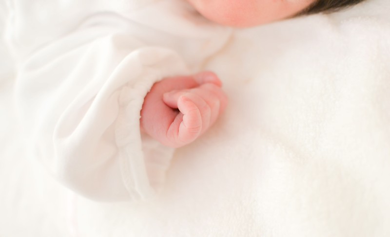 新生児のお出掛けは避けた方が良い、その理由とは？