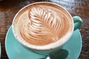 カプチーノとカフェラテの違いは？美味しいつくり方や飲み方もご紹介