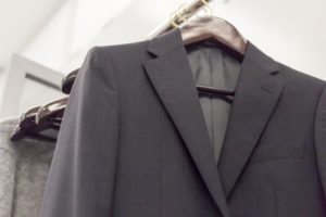紳士服業界の現状とは？スーツ販売が低迷している今、早めの転職を視野に