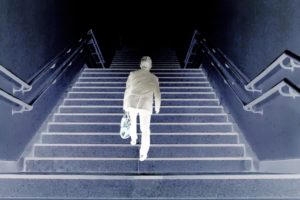 ワーキングプアの厳しい実態。ワーキングプアから脱出する解決策とは？