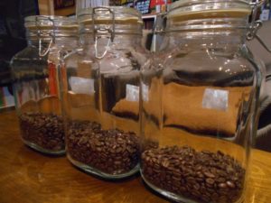 コーヒー粉の正しい保存方法。劣化させないための容器と保存場所。