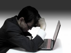 仕事を辞める勇気が出ない。辞めたくても辞められない葛藤から抜け出そう。