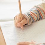 小学生の自宅学習はここがポイント!塾通いと迷った時の考え方も紹介