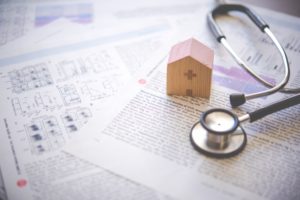 大学や国の研究機関で働く、医療研の研究者の人生の流れについて