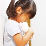 幼稚園児が不登校になる4つの原因とその対処法を詳しく解説。
