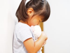 幼稚園児が不登校になる４つの原因とその対処法を詳しく解説。