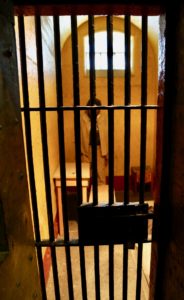 刑務官を辞めたい人が減らない理由とは？体力的にも精神的にもきつい仕事。