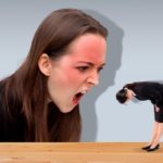 すぐ突っかかってくる人の特徴とは?タイプ別に対処法を解説します。