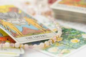 タロット占いで復縁の可能性を探る！相手の気持ちが分かる話題の占い