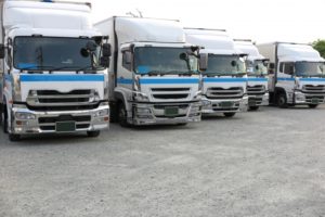 運送業の労働時間やきつい現状とは？離職率の高い配送業の実態を解説。