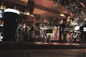 バー・ミステリの世界。バーでの会話を主体にしたおすすめ小説6選。