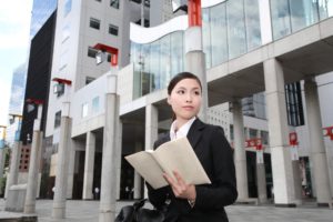 営業職の女性が抱える悩みとは？女性ならではの辛い現状とは。