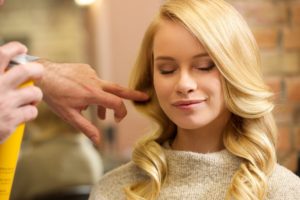 女性が髪型を変えるのは失恋だけじゃない！ヘアースタイルを変える心理とは？