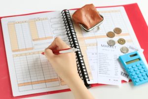 節約したいなら家計簿は必須？お金が貯まる家計簿と続けるポイントを紹介