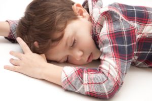 子供が寝ないのはなぜ？睡眠不足を回避するために親ができる工夫を紹介