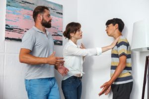 反抗期で不登校の子供への接し方。思春期の子どもに親が出来ることとは。