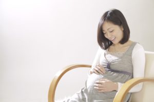 妊娠と仕事の両立は可能？妊婦が働く時に気をつけたいポイントを解説