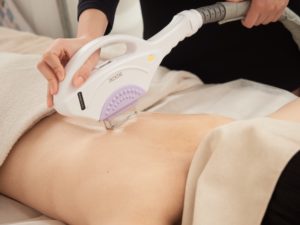 ムダ毛が濃い女性が脱毛するならクリニックとサロンどちらがおすすめ？