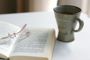 小説で親しむ哲学。思想と人間が同時に学べるおすすめの小説5選