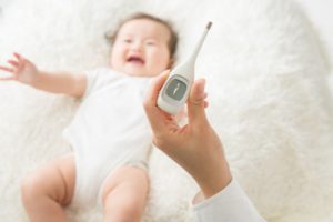 赤ちゃんが発熱！冷えピタを使っても大丈夫？クーリング場所と方法。