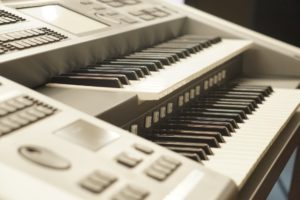 ピアノとエレクトーンの違いとは？子どもの習い事はどっちがいい？