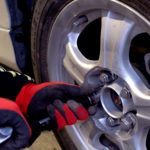 自動車整備士の大変な仕事内容とは?収入アップを目指すなら転職も。