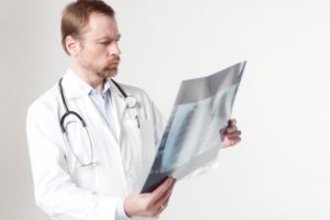 診療放射線技師の辛い仕事内容とは？辞めたい理由や将来性を解説。